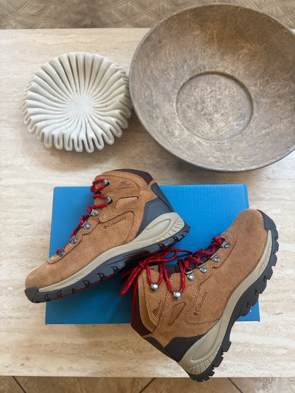 Columbia Tan Suede Hiking Boots with Red Laces - Waterproof - NWT - NWB